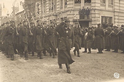 Fotografia - Defilada Wojska Polskiego, Gniezno, XIX-XX w.