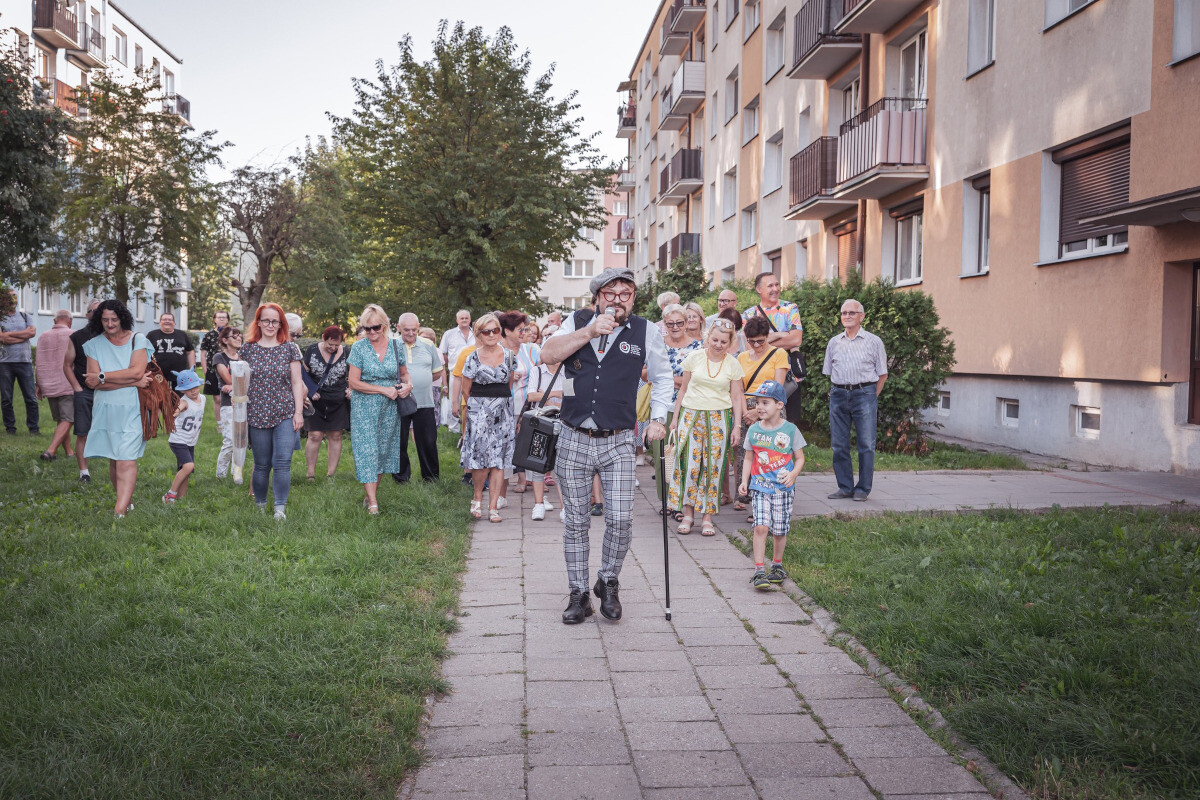 Spacer po gnieźnieńskiej ul. Budowlanych