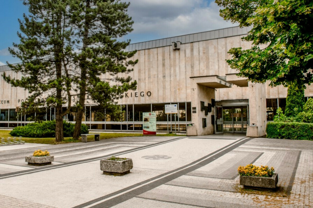 Jak pracujemy w długi weekend majowy? Jak pracujemy w długi weekend majowy?
