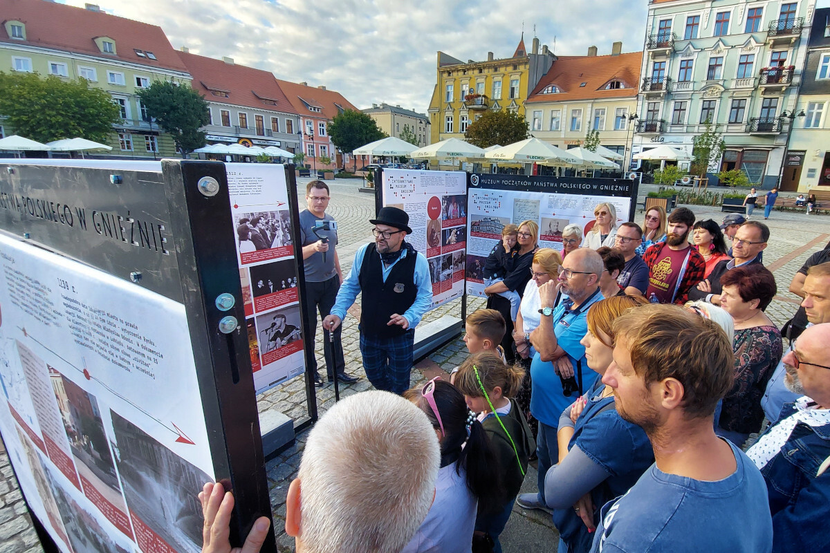 Zdjęcie ilustrujące artykuł: "Przystanek: Rynek" Zdjęcie ilustrujące artykuł: "Przystanek: Rynek"